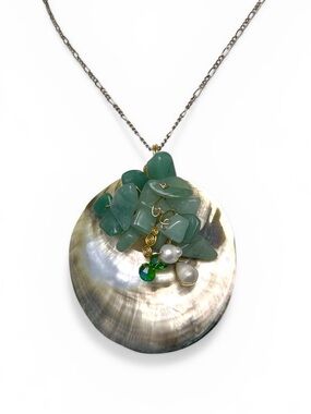 💚Stunning Artisan Shell & Stone Pendant
